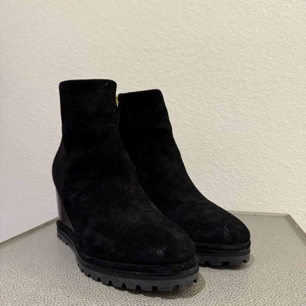 Tory Burch Logo 85mm Lug Sole Wedge Bootie Black Suede R$428 Size 10